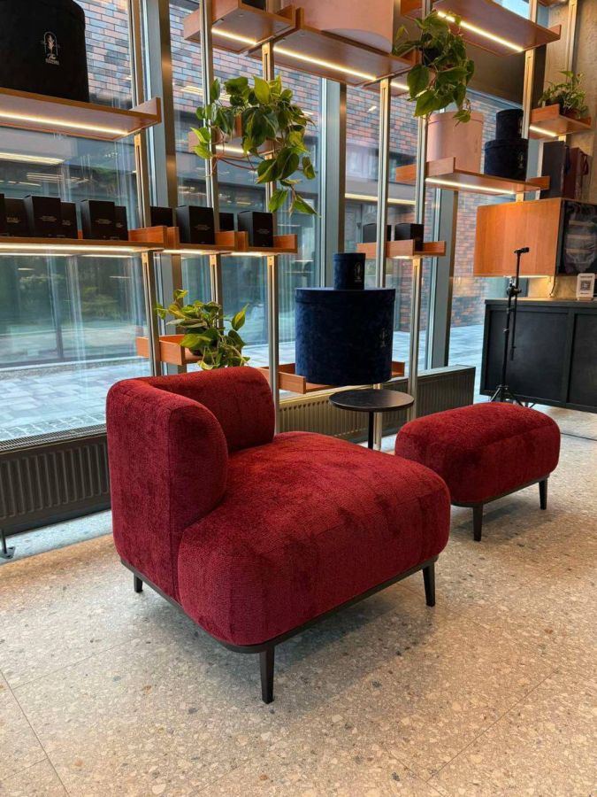 Купити Armchair with a table Soft Comfort  від MAIIMO