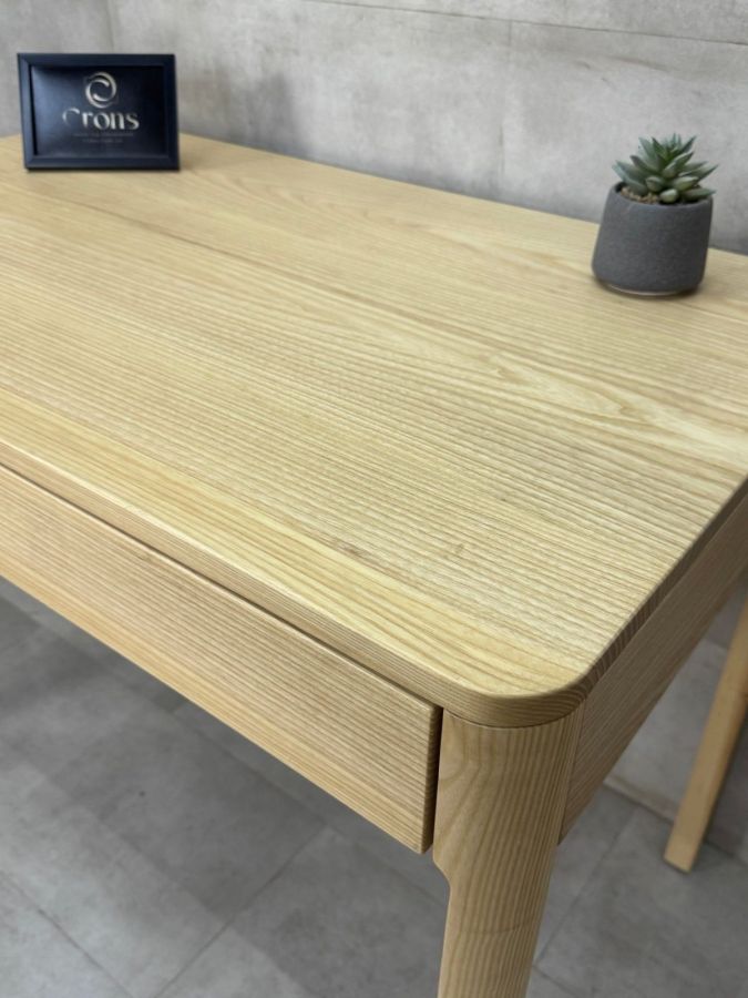 Купити Soul Writing Desk with Two Drawers від MAIIMO