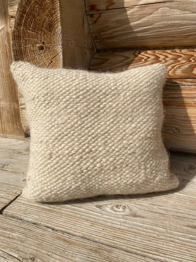Купити Sheep wool pillow for Easter square від MAIIMO