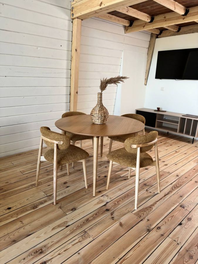 Купити Table DAN round natural oak від MAIIMO